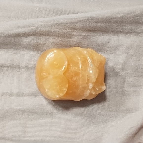 Calcite minion carving - Picture 1 of 4